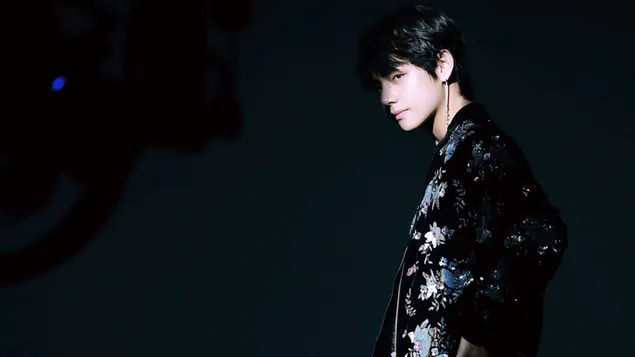 Ταπετσαρία BTS: Τα φώτα της σκηνής πέφτουν στο V 4K