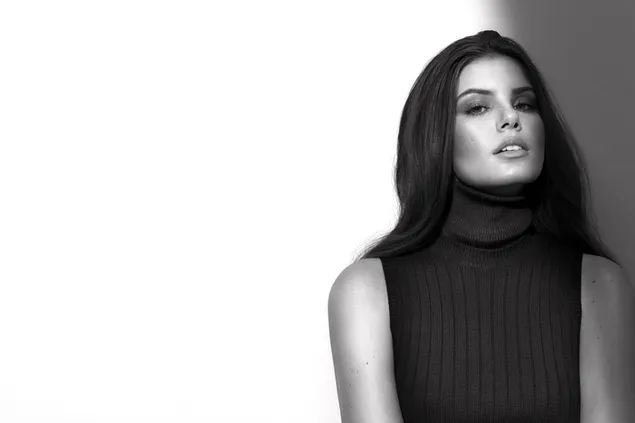 Camila Queiroz | Atriz Brasileira (Monochrome BG) 4K papel de parede