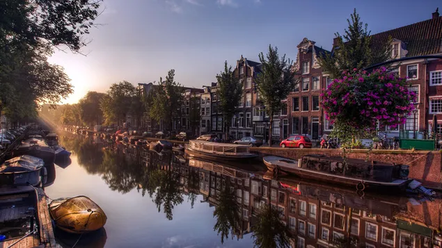 Kanal, Reflexion, Wasserstraße, Amsterdam, Niederlande, Europa 2K Hintergrundbild