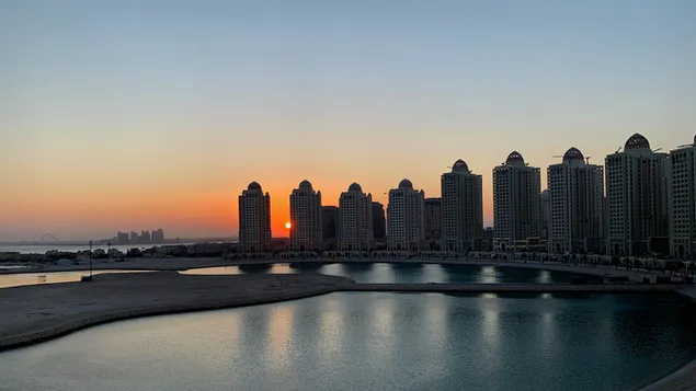 Ujemanje trenutka, škrlatna svetloba med sončnim zahodom v Viva Bhariya The Pearl 4K ozadje