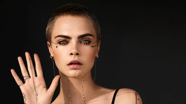 'Cara Delevingne' בתסרוקת פיקסי 6K טפט