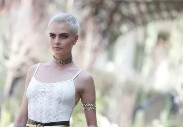 Hình nền 'Cara Delevingne' với kiểu tóc cắt pixie trắng 4K