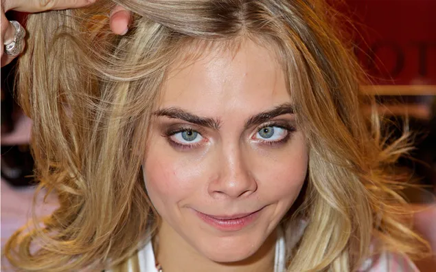 Cara Delevingne silly face 