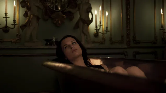 Caroline Matilda 6K Tapeten