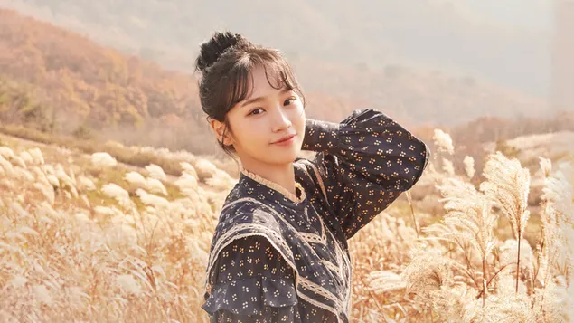 IZ*ONE(K팝 밴드)의 'One Reeler Color of Youth' MV 속 채원 4K 배경화면