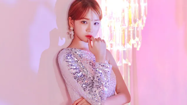 צ'אוון ב-'Secret Story of The Swan' צילום MV (2020) מ-IZ*ONE (להקת K-Pop) 4K טפט