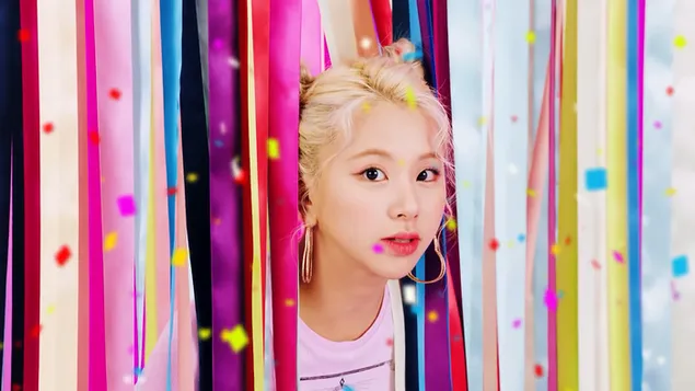 트와이스(K팝 밴드)의 '해피 해피' MV 촬영 속 채영 4K 배경화면