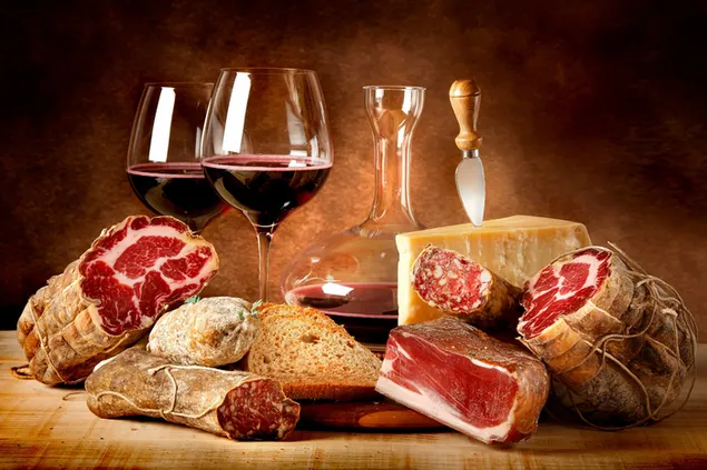 Daging dan keju Charcuterie dengan anggur