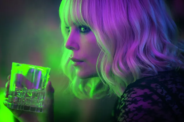 Charlize Theron as die Atomic blondine aflaai