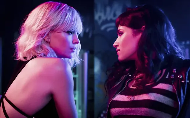 tawlakhrkh`ng charlize theron aela sofia boutella miikhwaamsamphanthkanainphaaphyntr daawnohld