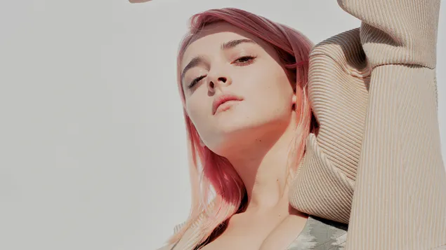 'שרלוט לורנס' בתצלום של מגזין Jalouse 2K טפט