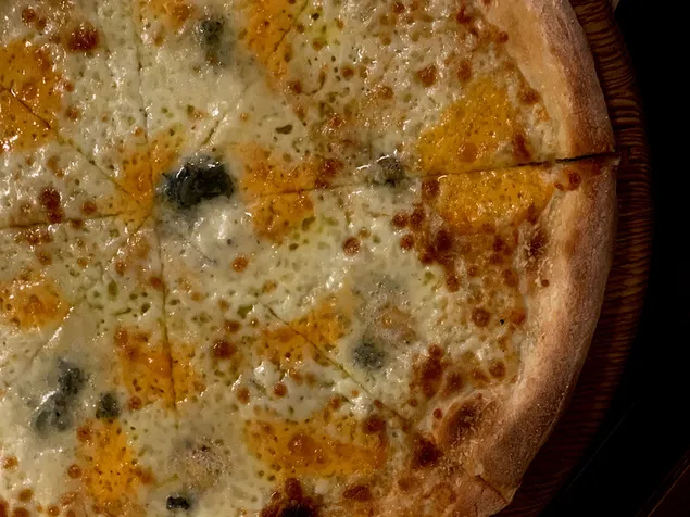 치즈 이탈리안 피자 4K 배경화면