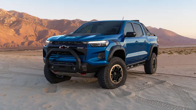 Chevrolet Colorado ZR2 en azul en el desierto descargar