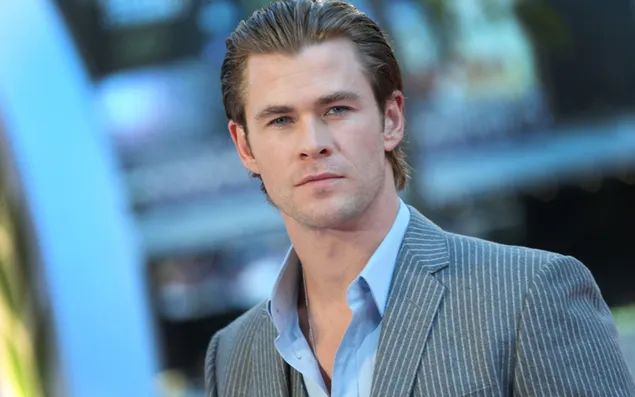 Chris Hemsworth, čeden igralec s svojimi budnimi očmi HD ozadje