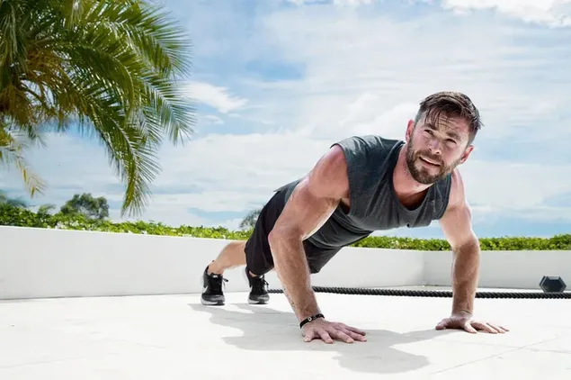 Chris Hemsworth workout in cloudy weather 2K wallpaper