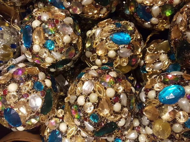 khristougenniatika khrusa stolidia lepse