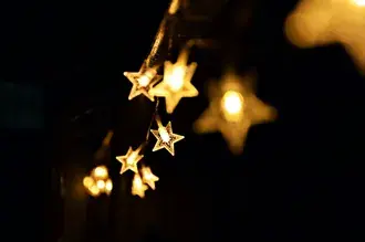 Tapeta Vianočné teplé hviezdne svetlá 4K