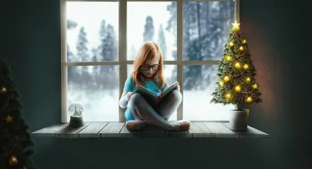 窓の前のクリスマス ツリーの横にある本を読んでいる女の子