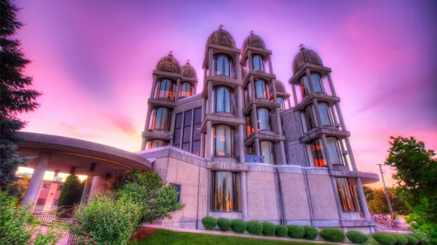 Kirke i lilla solnedgang 4K baggrundsbillede