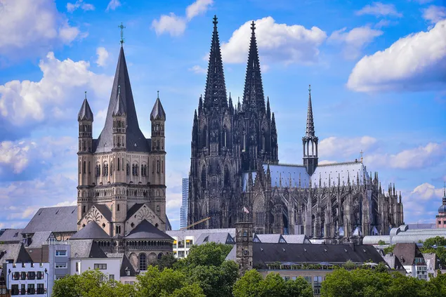 kirche gross st.martin und kolner dom und in koln, deutschland herunterladen