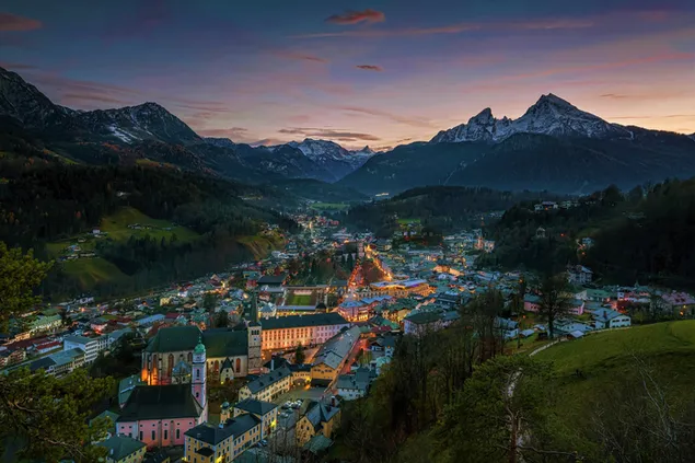 Ciudad bávara en las montañas descargar