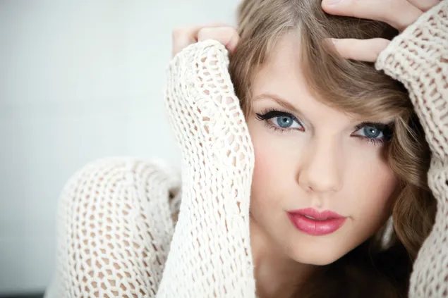 Nahaufnahme der blauen Augen von Taylor Swift 4K Hintergrundbild