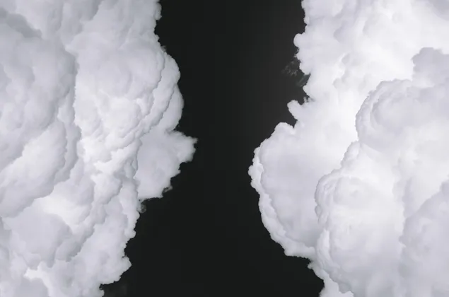 天空中的云彩黑白 HD 壁纸