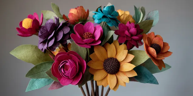 fargglad samling av handgjorda pappersblommor mot bakgrund ladda ner