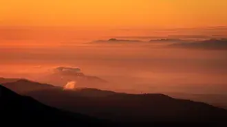 Tapeta Karmínová hmla 4K