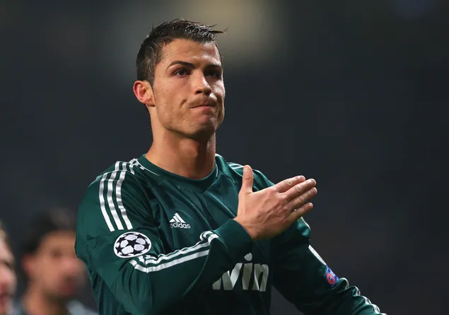 Cristiano Ronaldo Fußball 4K Hintergrundbild