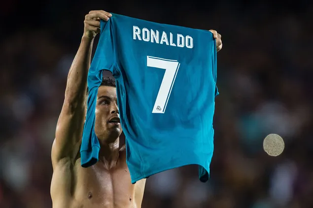 Cristiano: Cởi áo thi đấu của anh ấy ở sân vận động tải xuống