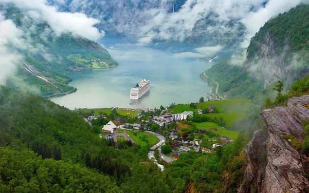 Cruiseschip in de buurt van Norwegian Village download