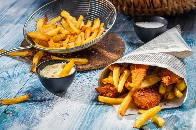 Krakerige patat met witsous doopsous 4K muurpapier