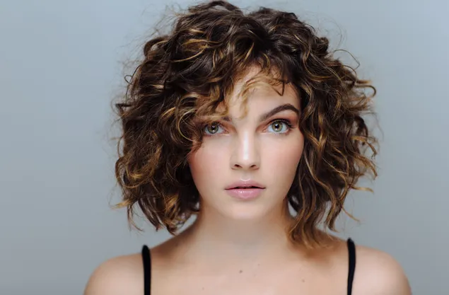 カーリー ブルネット 'Camren Bicondova' | アメリカの女優 4K 壁紙
