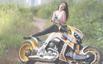 Tapeta Vlastní Motocykl (Zlatý) S Modelem 2K