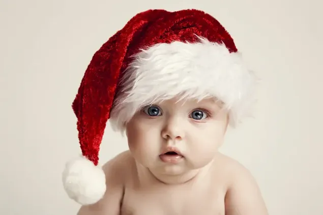 Hình nền Em bé dễ thương đội mũ của ông già Noel 4K