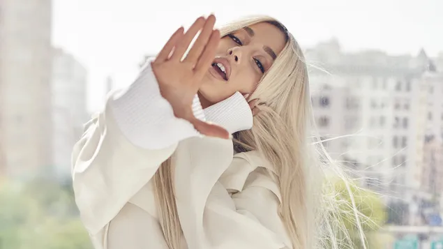 Comel Blonde 'Ariana Grande' | Elle Photoshoot 4K kertas dinding