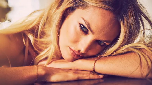 Schattige blonde 'Candice Swanepoel' - Zuid-Afrikaans model download