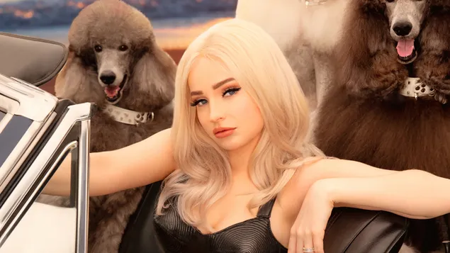 لطيف شقراء "كيم بيتراس" | مغني ألماني 4K خلفية