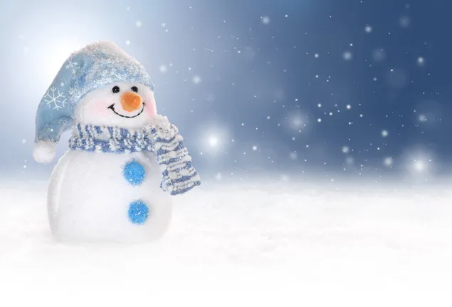 明るいぼやけたライトと彼の帽子とスカーフを持つかわいい小さな雪だるま