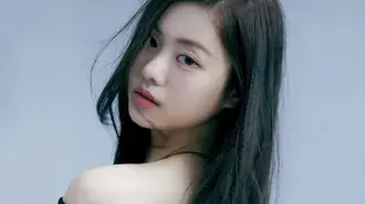 르세라핌(Kpop Girls Group)의 귀여운 가수 '김가람' 4K 배경화면
