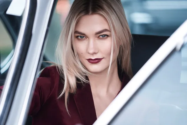 Şirin Gülümseyen 'Karlie Kloss' | Manken 2K duvar kağıdı