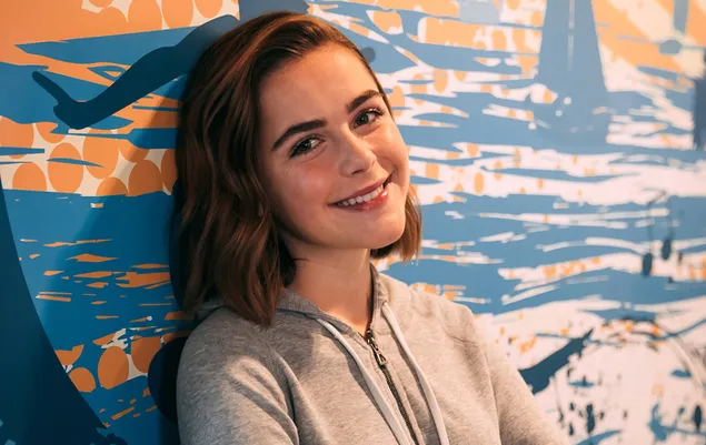"Kiernan Shipka" خندان زیبا در عکسبرداری Sims 4 کاغذدیواری  4K