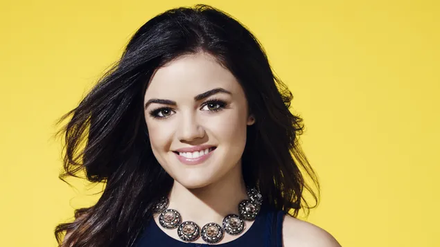 Senyuman Comel 'Lucy Hale' - Pelakon Amerika 4K kertas dinding