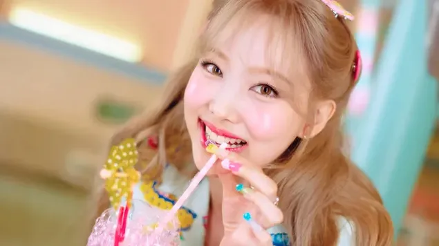 Linda y sonriente Nayeon de TWICE en sesión de fotos I'm Nayeon (Álbum en solitario) - Foto conceptual 4K fondo de pantalla