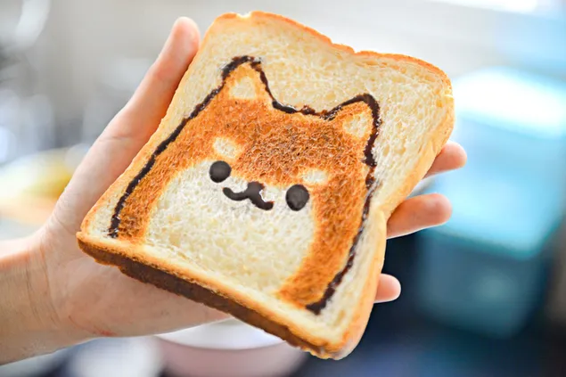 Słodki tostowy chleb pokrojony w plasterki ze sztuką twarzy szczeniaka 6K tapeta