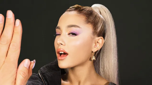 Comel Kenyit Mata 'Ariana Grande' | Penyanyi Amerika 4K kertas dinding