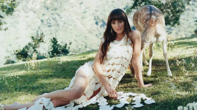 dakota johnson x bustle magazine shoot aflaai