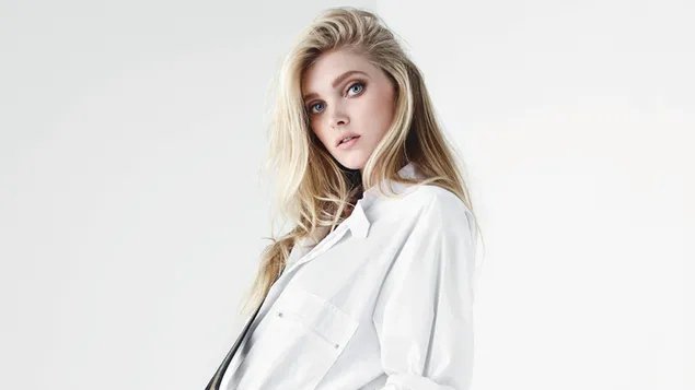 Das blonde Model 'Elsa Hosk' beim Coccinelle-Kampagnen-Fotoshooting