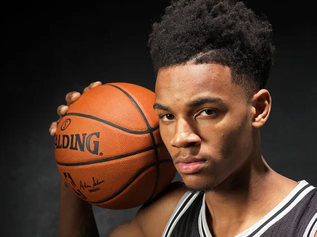 dejounte murray, jugador de basquet professional nord-america que vesteix la samarreta dels san antonio spurs dels equips de l'nba. baixada